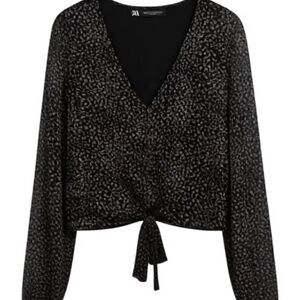 Abercrombie, cute top size XL crop length, tie waist, shear arms, V-neck